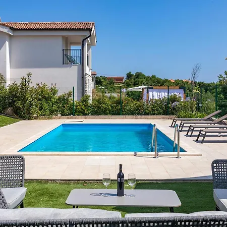 Villa Riviera *