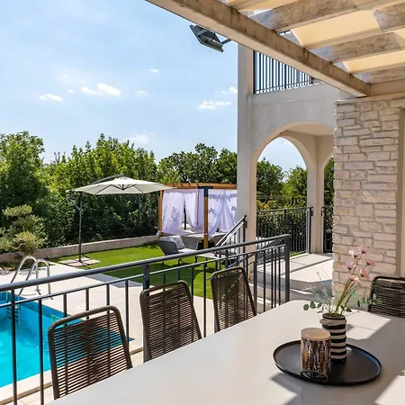 Villa Riviera